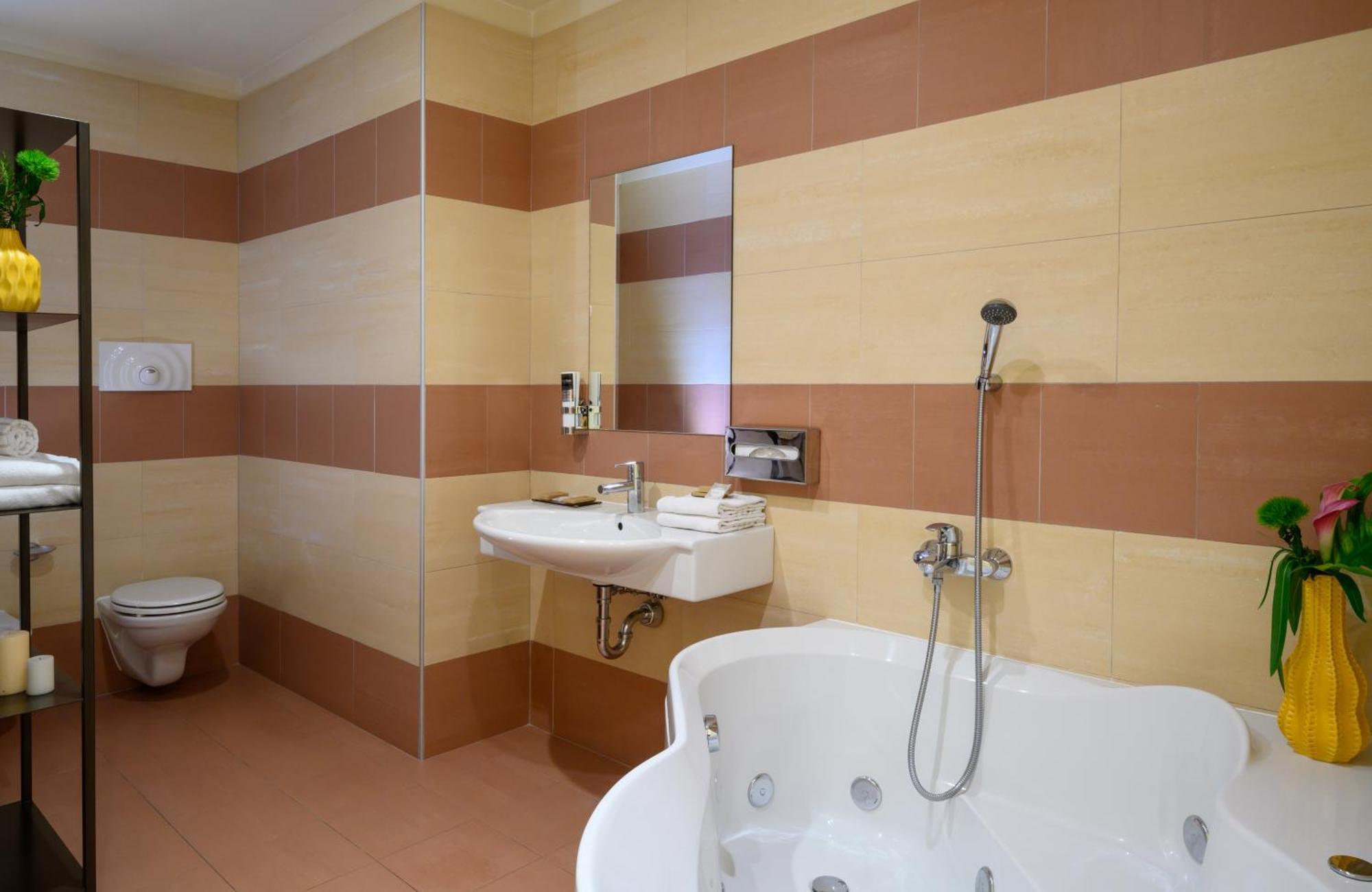 Leonardo Hotel Lago Di Garda - Wellness And Spa Λατζίζε Εξωτερικό φωτογραφία