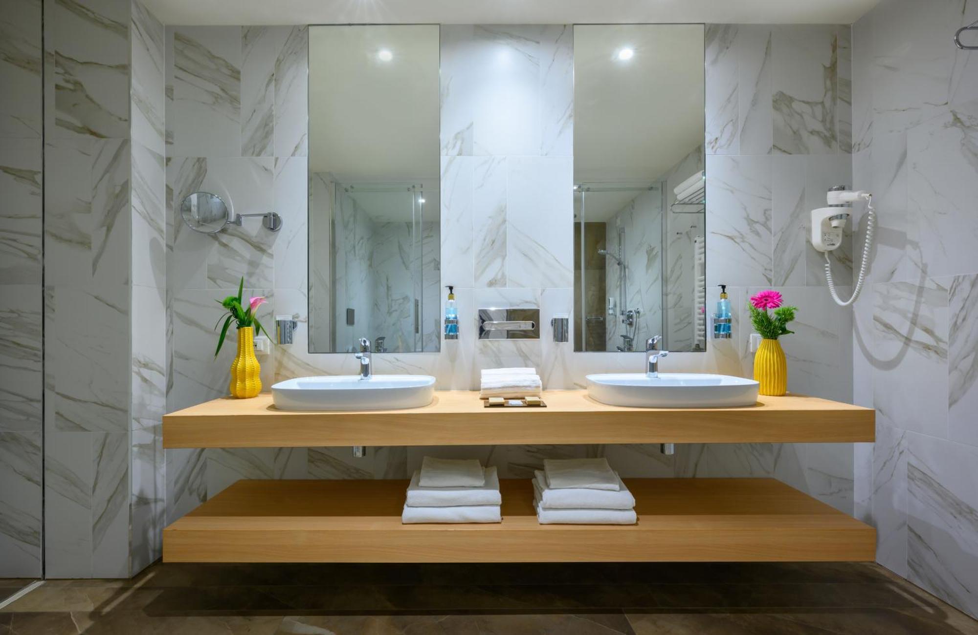 Leonardo Hotel Lago Di Garda - Wellness And Spa Λατζίζε Εξωτερικό φωτογραφία