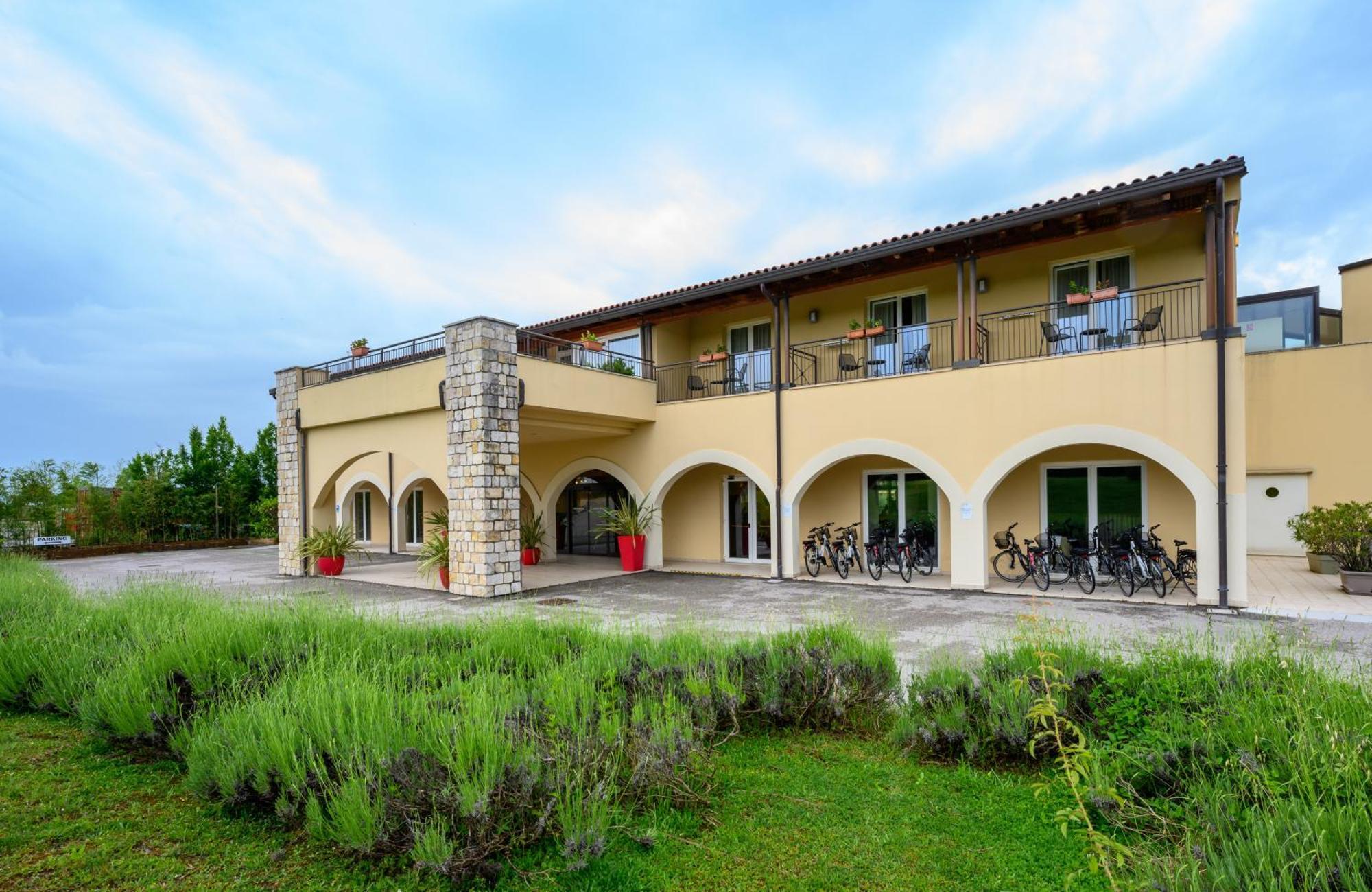Leonardo Hotel Lago Di Garda - Wellness And Spa Λατζίζε Εξωτερικό φωτογραφία