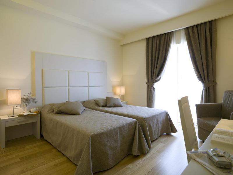 Leonardo Hotel Lago Di Garda - Wellness And Spa Λατζίζε Εξωτερικό φωτογραφία